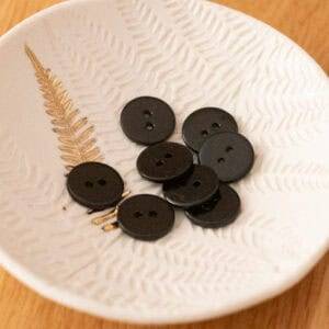 Boutons en nacre plat 2 trous – Noir